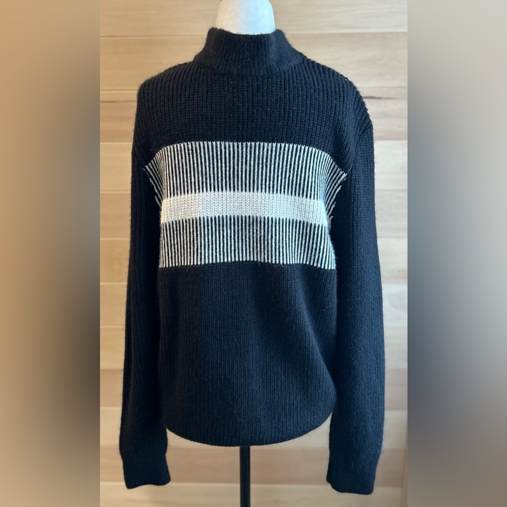 NWOT- Size Med H&M Black and White soft sweater